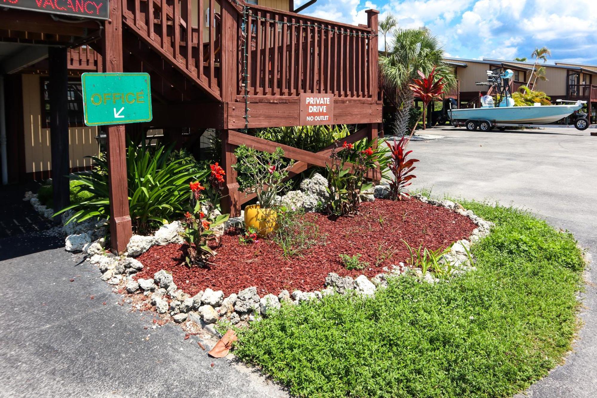 River Wilderness Waterfront Cabins Everglades City Exterior photo