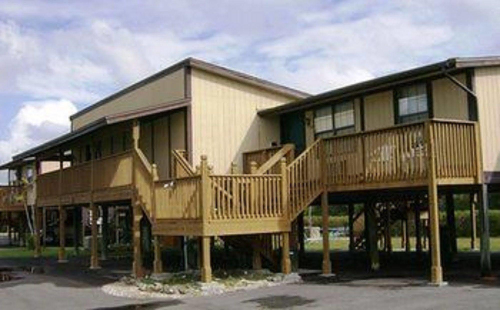 River Wilderness Waterfront Cabins Everglades City Exterior photo