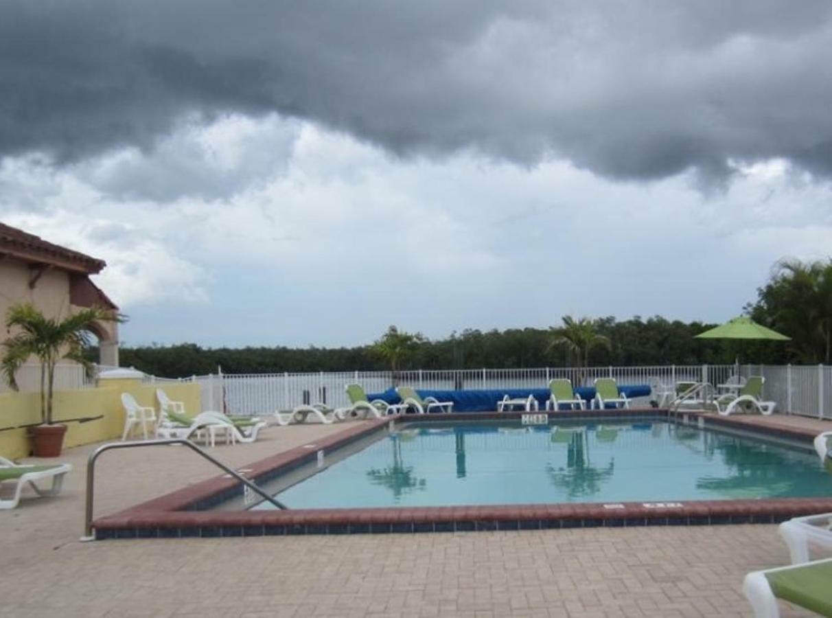 River Wilderness Waterfront Cabins Everglades City Exterior photo